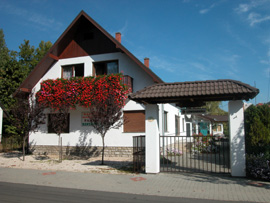 Balaton Tourism for lakeside holiday apartments.